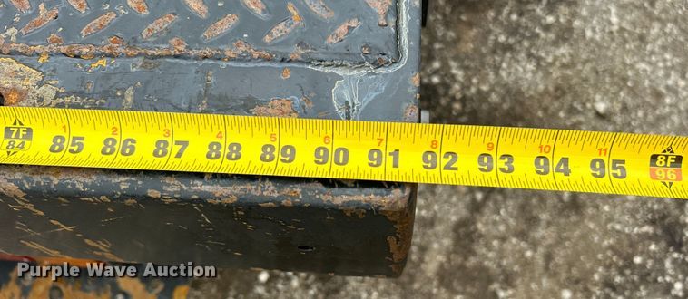 image for item EG1295 2016 Isuzu NPR flatbed truck