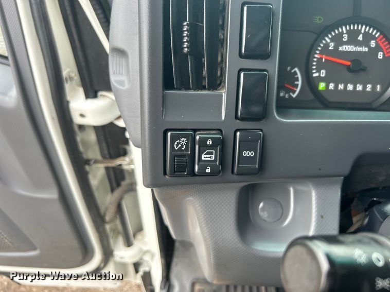 image for item EG1295 2016 Isuzu NPR flatbed truck