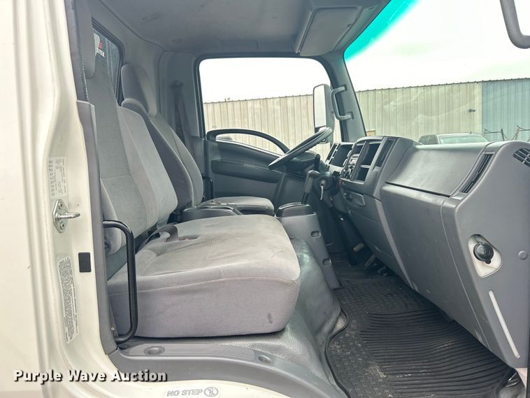 image for item EG1295 2016 Isuzu NPR flatbed truck