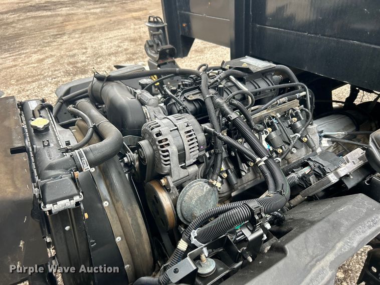 image for item EG1295 2016 Isuzu NPR flatbed truck