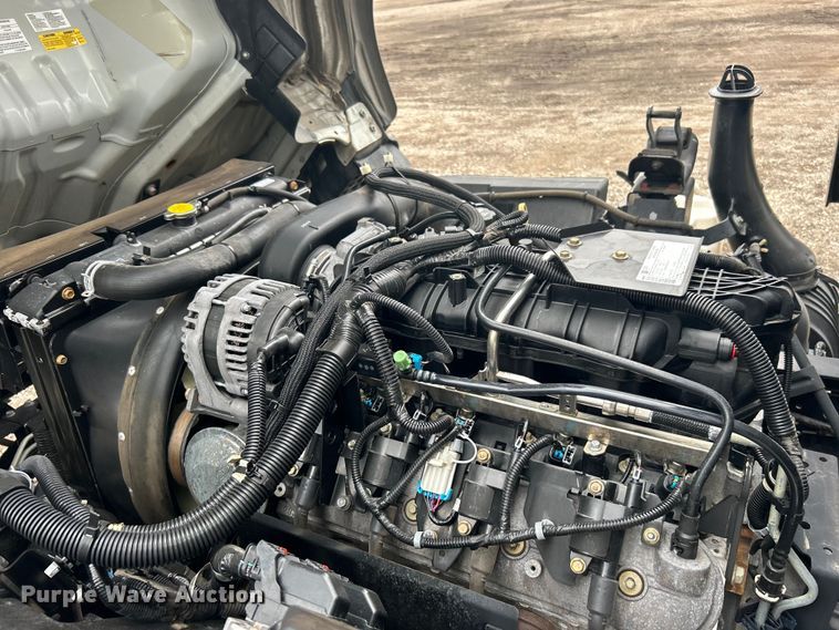 image for item EG1295 2016 Isuzu NPR flatbed truck