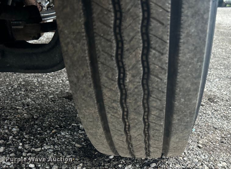 image for item EG1295 2016 Isuzu NPR flatbed truck