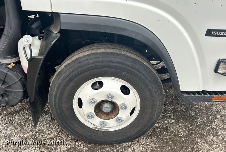 image for item EG1295 2016 Isuzu NPR flatbed truck