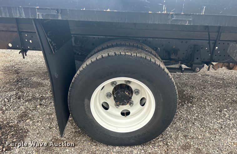 image for item EG1295 2016 Isuzu NPR flatbed truck