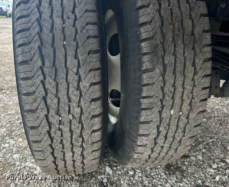 image for item EG1295 2016 Isuzu NPR flatbed truck