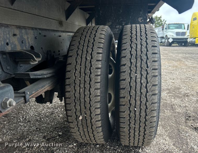 image for item EG1295 2016 Isuzu NPR flatbed truck