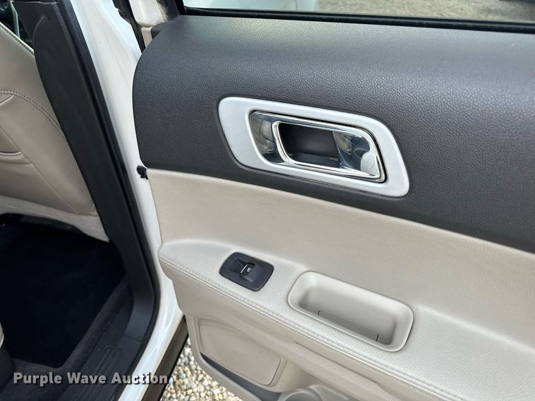 image for item EH6580 2011 Ford Explorer XLT SUV