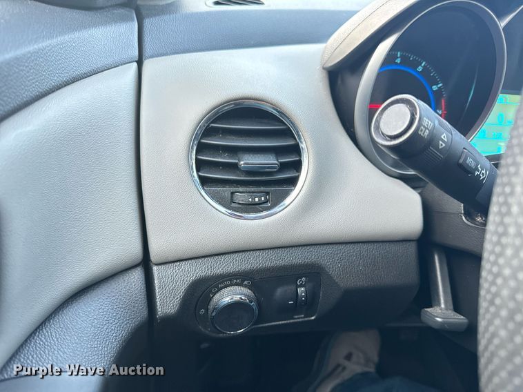 image for item EH6581 2015 Chevrolet Cruze Sedan