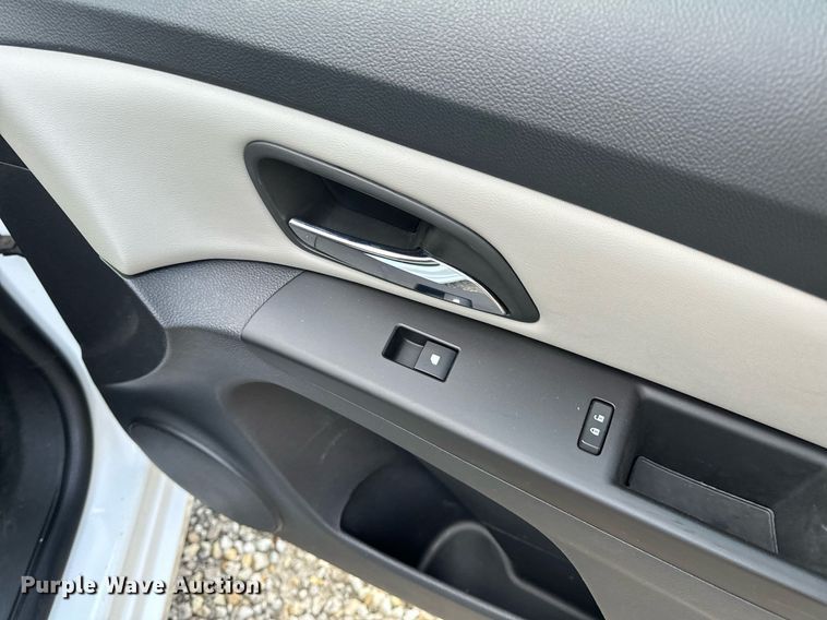 image for item EH6581 2015 Chevrolet Cruze Sedan