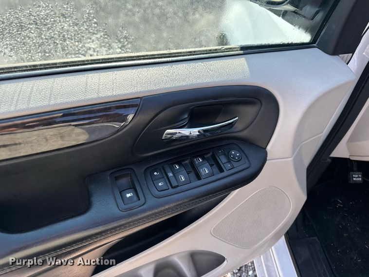 image for item EH6587 2014 Dodge Grand Caravan SXT handicap accessible van