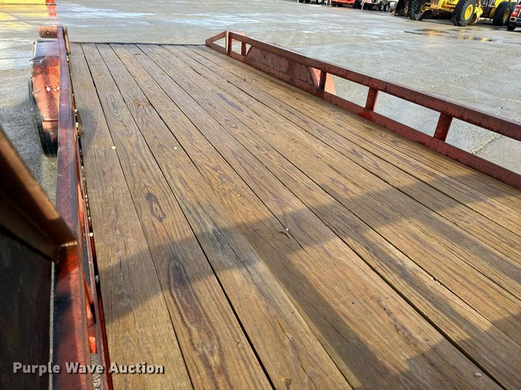 image for item EH6592 2003 Maxwell Deluxe utility trailer