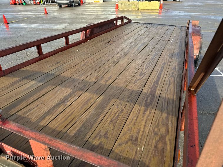 image for item EH6592 2003 Maxwell Deluxe utility trailer