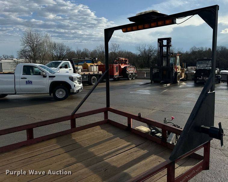 image for item EH6592 2003 Maxwell Deluxe utility trailer