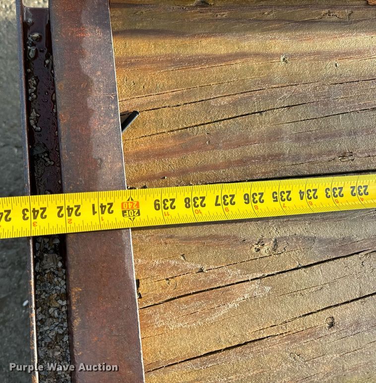 image for item EH6592 2003 Maxwell Deluxe utility trailer