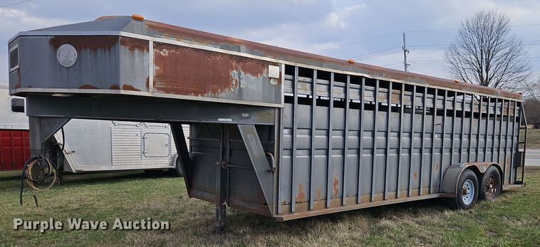 image for item EI3603 1992 Titan livestock trailer