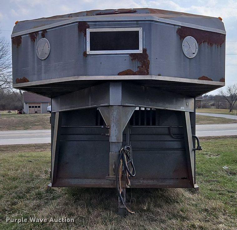 image for item EI3603 1992 Titan livestock trailer