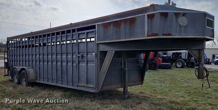 image for item EI3603 1992 Titan livestock trailer