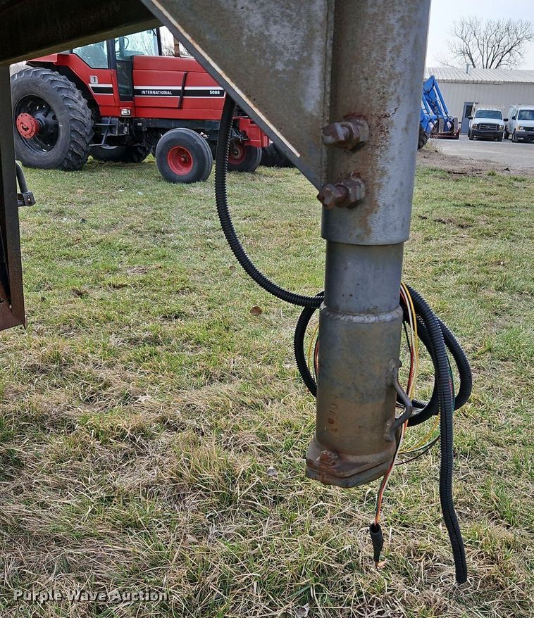 image for item EI3603 1992 Titan livestock trailer