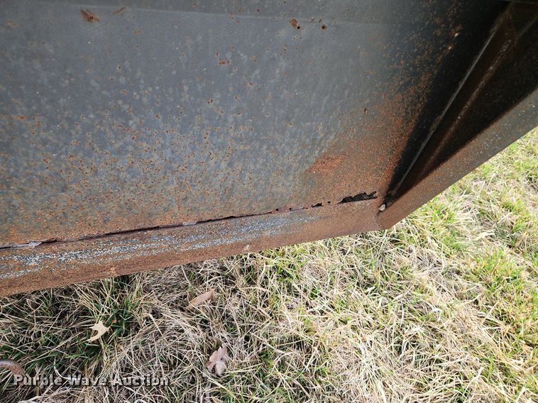 image for item EI3603 1992 Titan livestock trailer