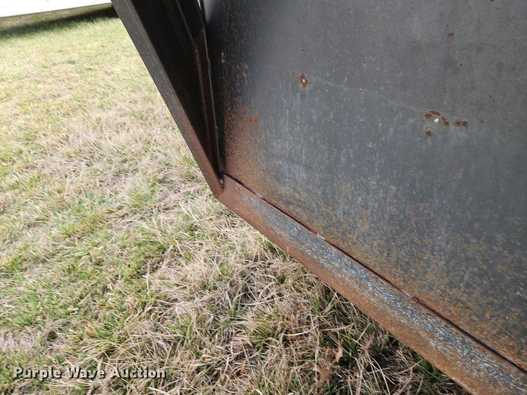 image for item EI3603 1992 Titan livestock trailer