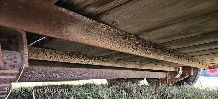 image for item EI3603 1992 Titan livestock trailer