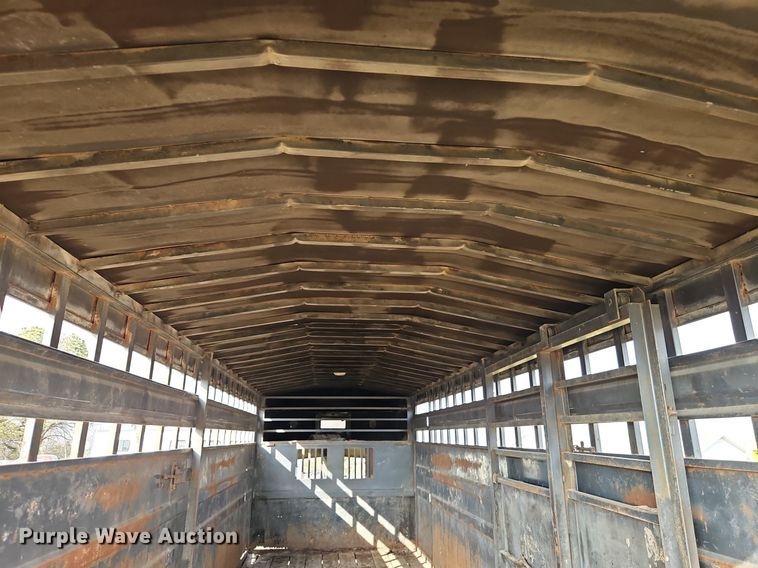 image for item EI3603 1992 Titan livestock trailer