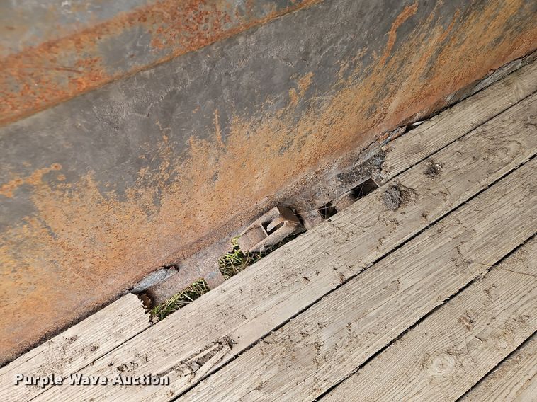 image for item EI3603 1992 Titan livestock trailer