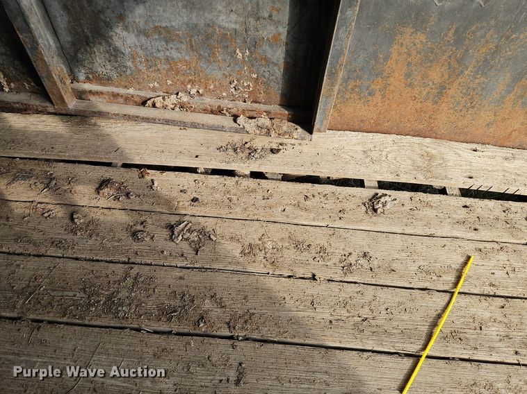 image for item EI3603 1992 Titan livestock trailer