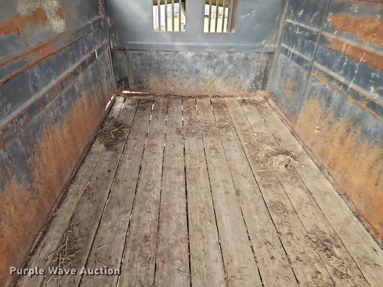 image for item EI3603 1992 Titan livestock trailer