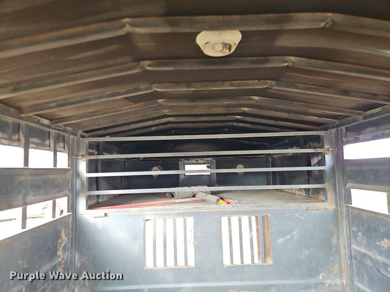 image for item EI3603 1992 Titan livestock trailer