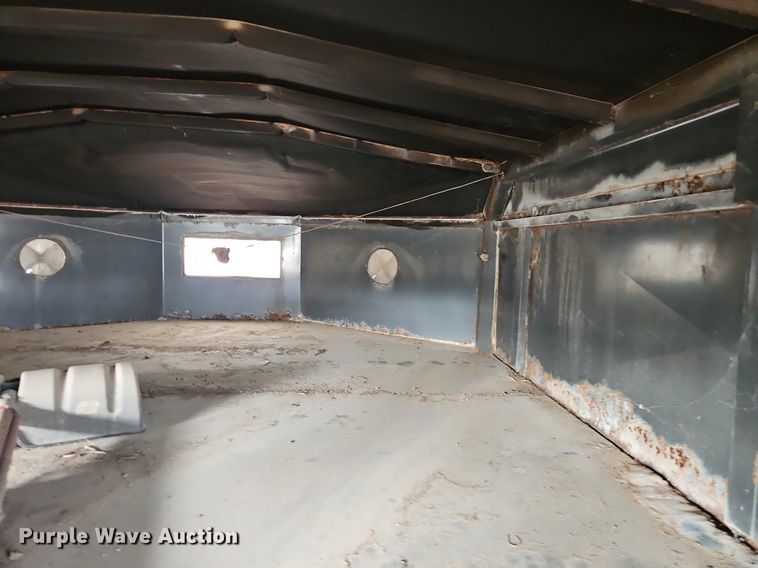 image for item EI3603 1992 Titan livestock trailer