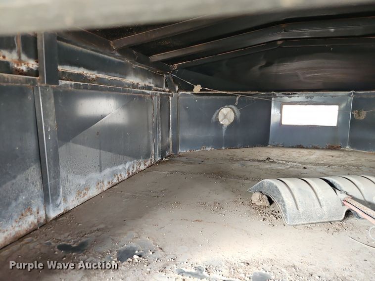 image for item EI3603 1992 Titan livestock trailer