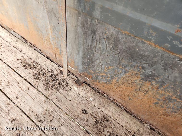 image for item EI3603 1992 Titan livestock trailer