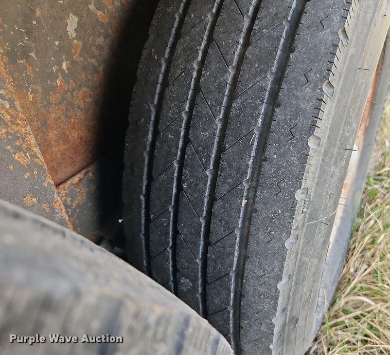 image for item EI3603 1992 Titan livestock trailer