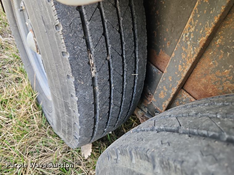 image for item EI3603 1992 Titan livestock trailer