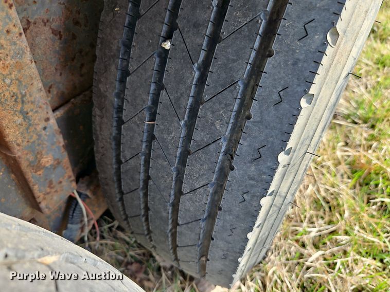 image for item EI3603 1992 Titan livestock trailer