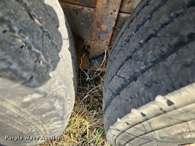 image for item EI3603 1992 Titan livestock trailer