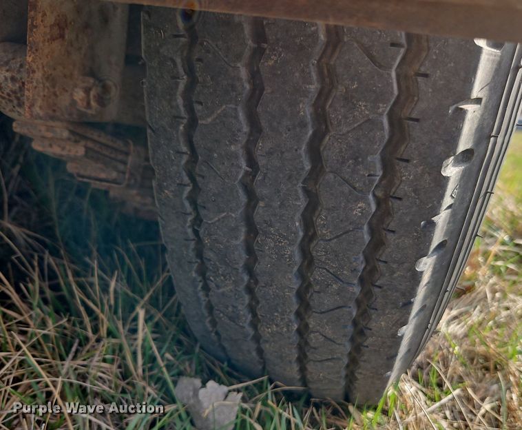 image for item EI3603 1992 Titan livestock trailer