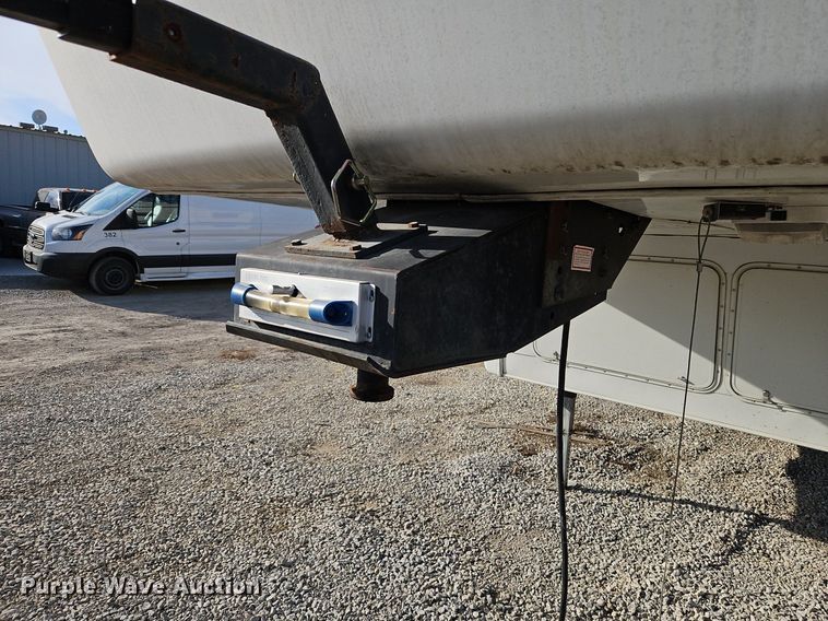 image for item EI3604 2000 Jayco 3310 RLS Designer camper