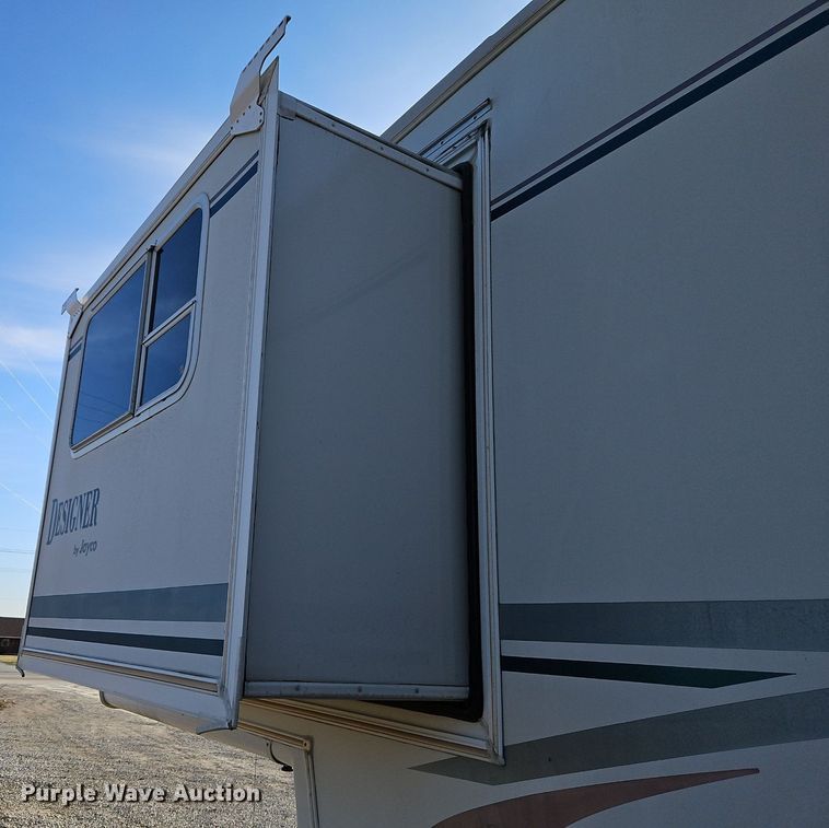 image for item EI3604 2000 Jayco 3310 RLS Designer camper