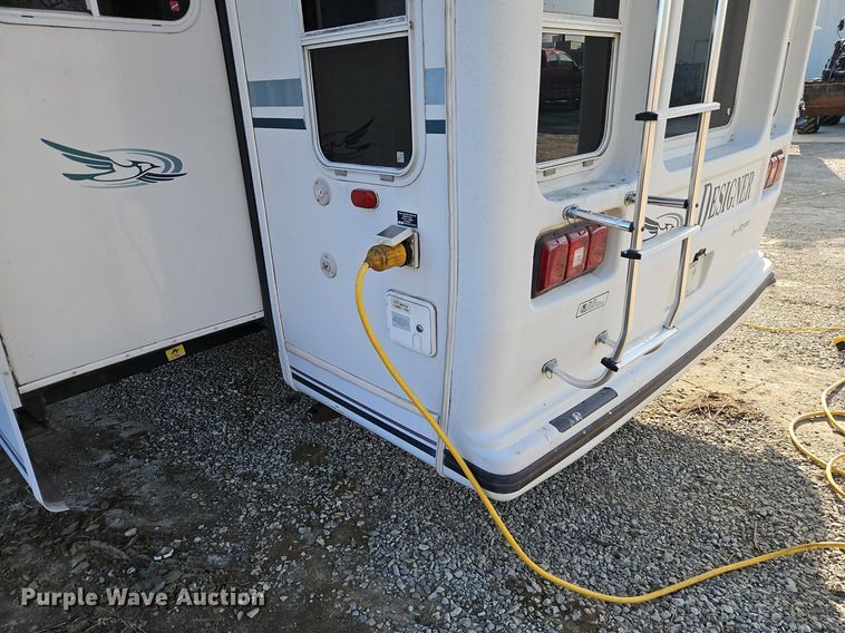 image for item EI3604 2000 Jayco 3310 RLS Designer camper