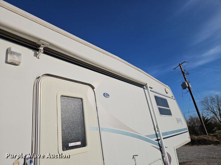 image for item EI3604 2000 Jayco 3310 RLS Designer camper