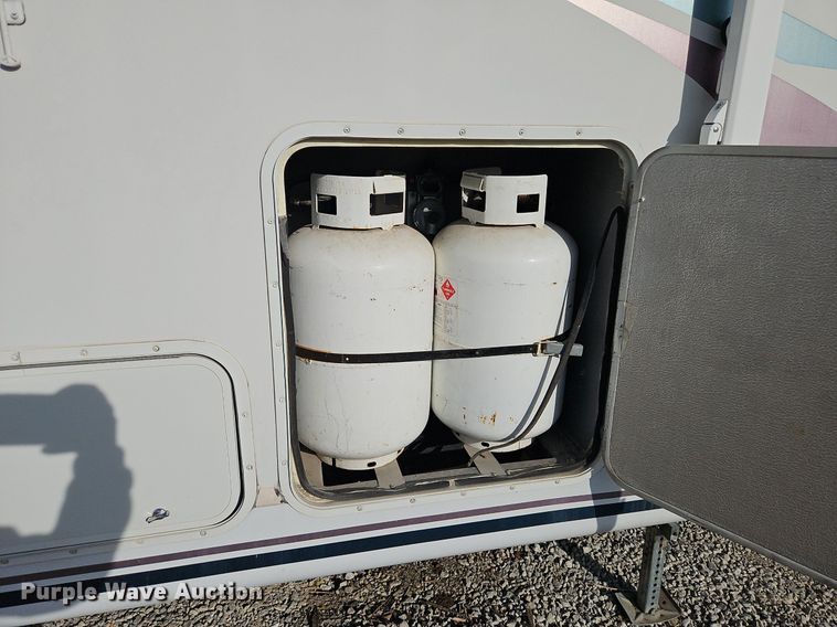 image for item EI3604 2000 Jayco 3310 RLS Designer camper