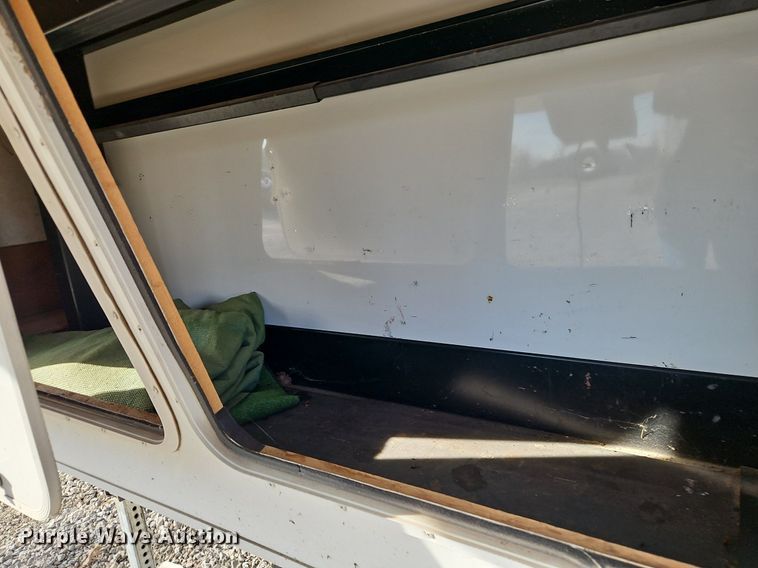 image for item EI3604 2000 Jayco 3310 RLS Designer camper