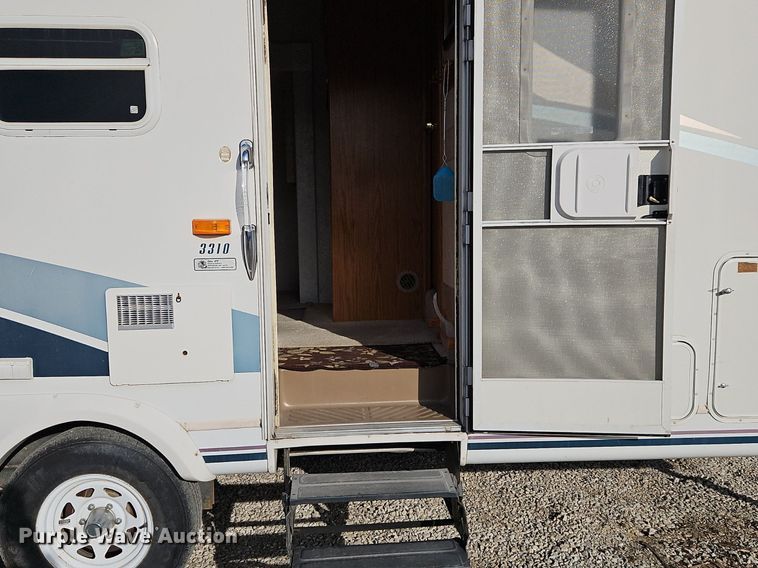 image for item EI3604 2000 Jayco 3310 RLS Designer camper