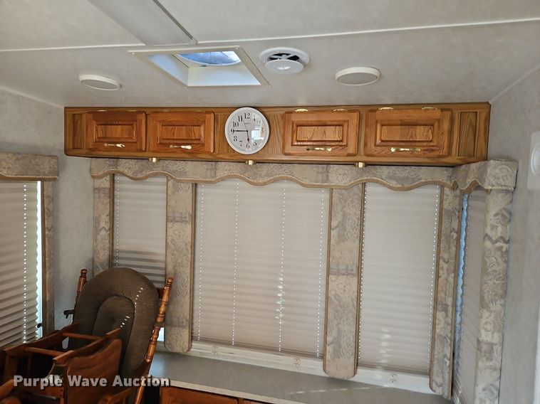 image for item EI3604 2000 Jayco 3310 RLS Designer camper