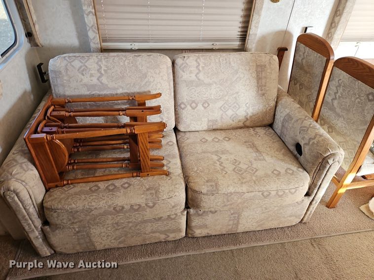 image for item EI3604 2000 Jayco 3310 RLS Designer camper