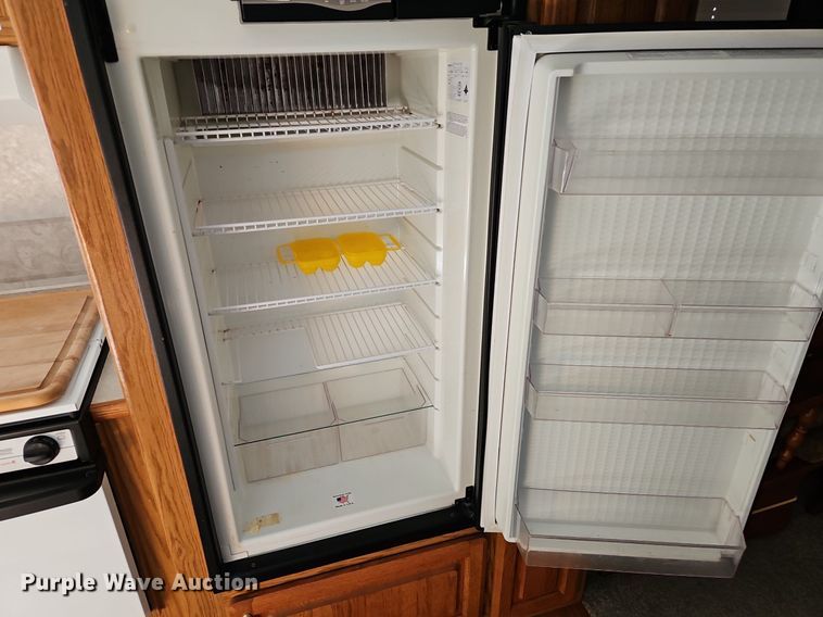 image for item EI3604 2000 Jayco 3310 RLS Designer camper