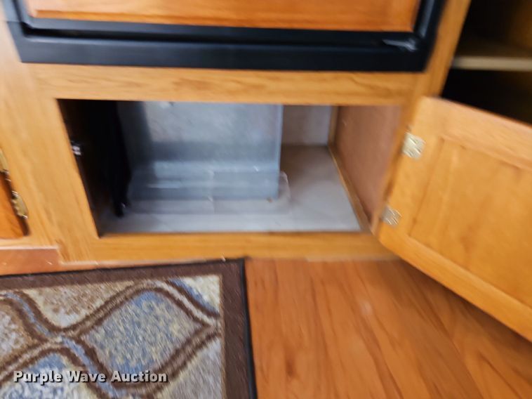 image for item EI3604 2000 Jayco 3310 RLS Designer camper