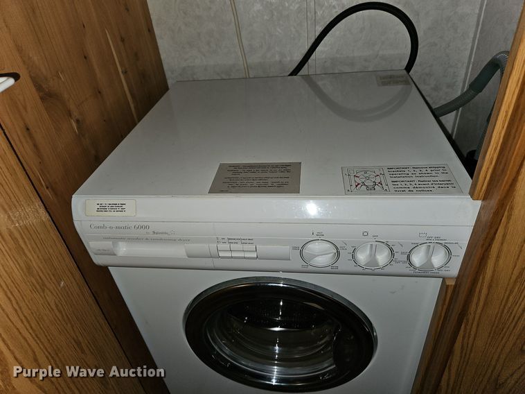 image for item EI3604 2000 Jayco 3310 RLS Designer camper